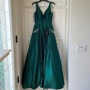 Size 4 Clarisse 3741 v-neck corset lace-up satin prom dress